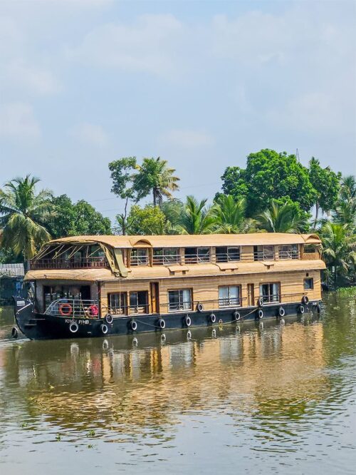 4 bedroom luxury houseboat