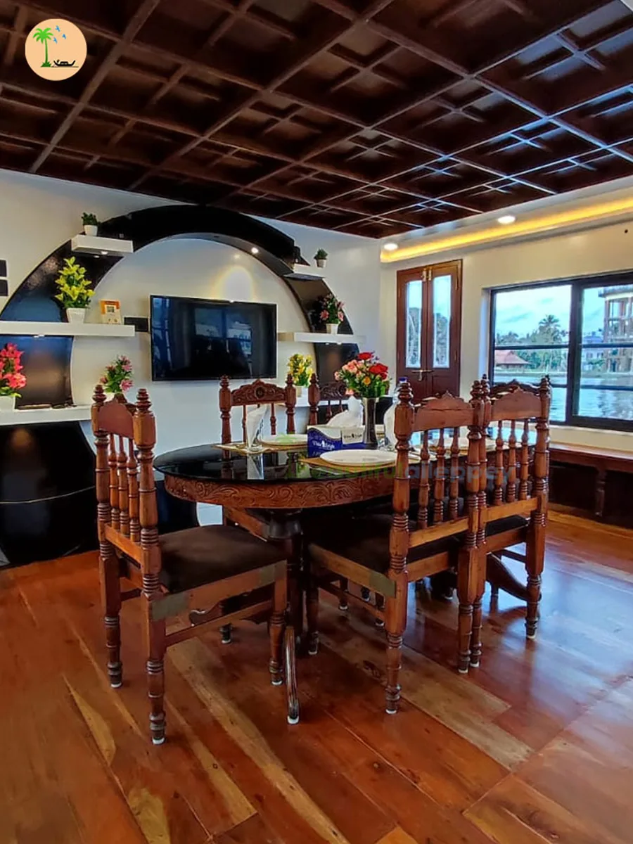 ac dining in premium alleppey houseboat