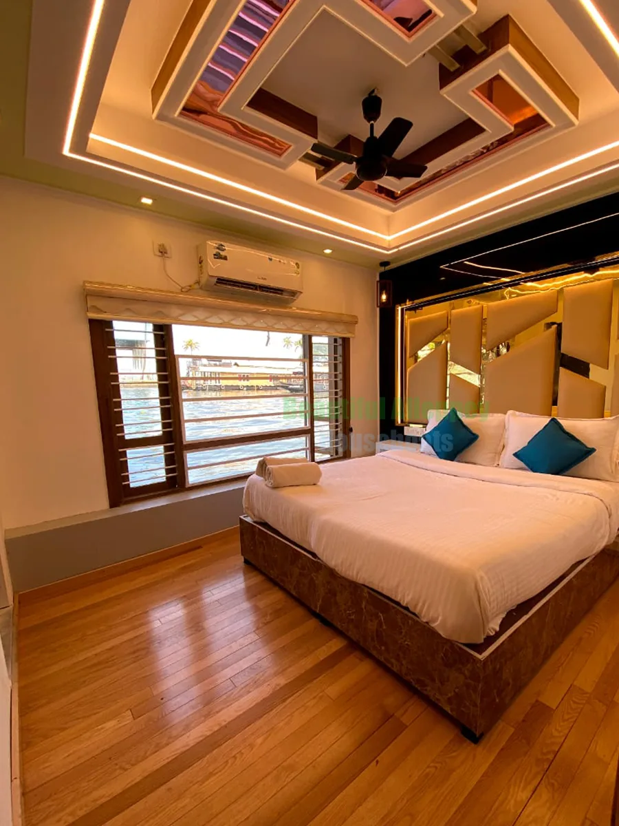 Alleppey houseboat booking