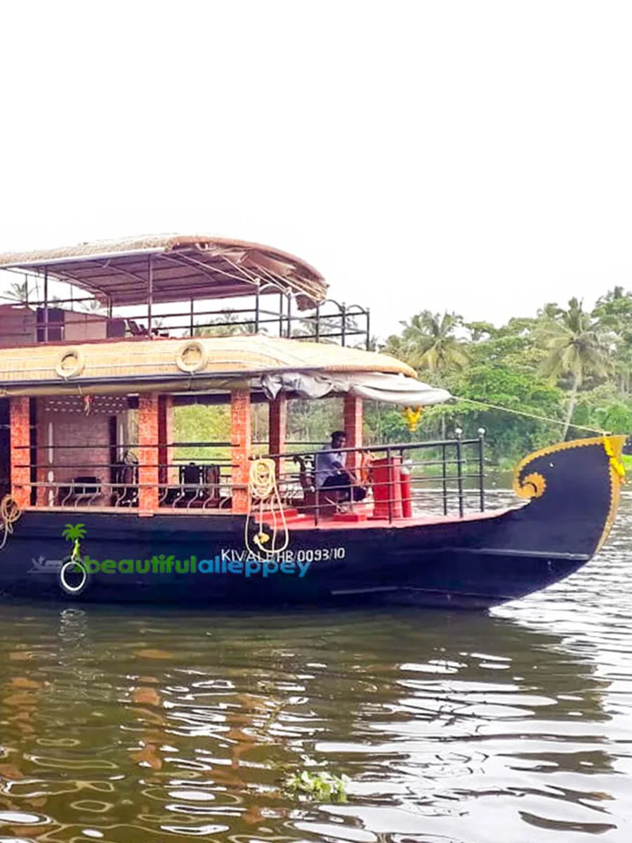 deluxe houseboat alleppey