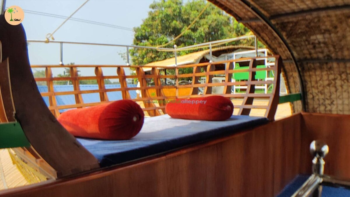 upper deck houseboat