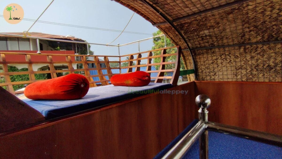 deck in houseboat alleppey