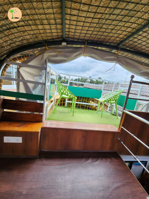 upper deck in houseboat