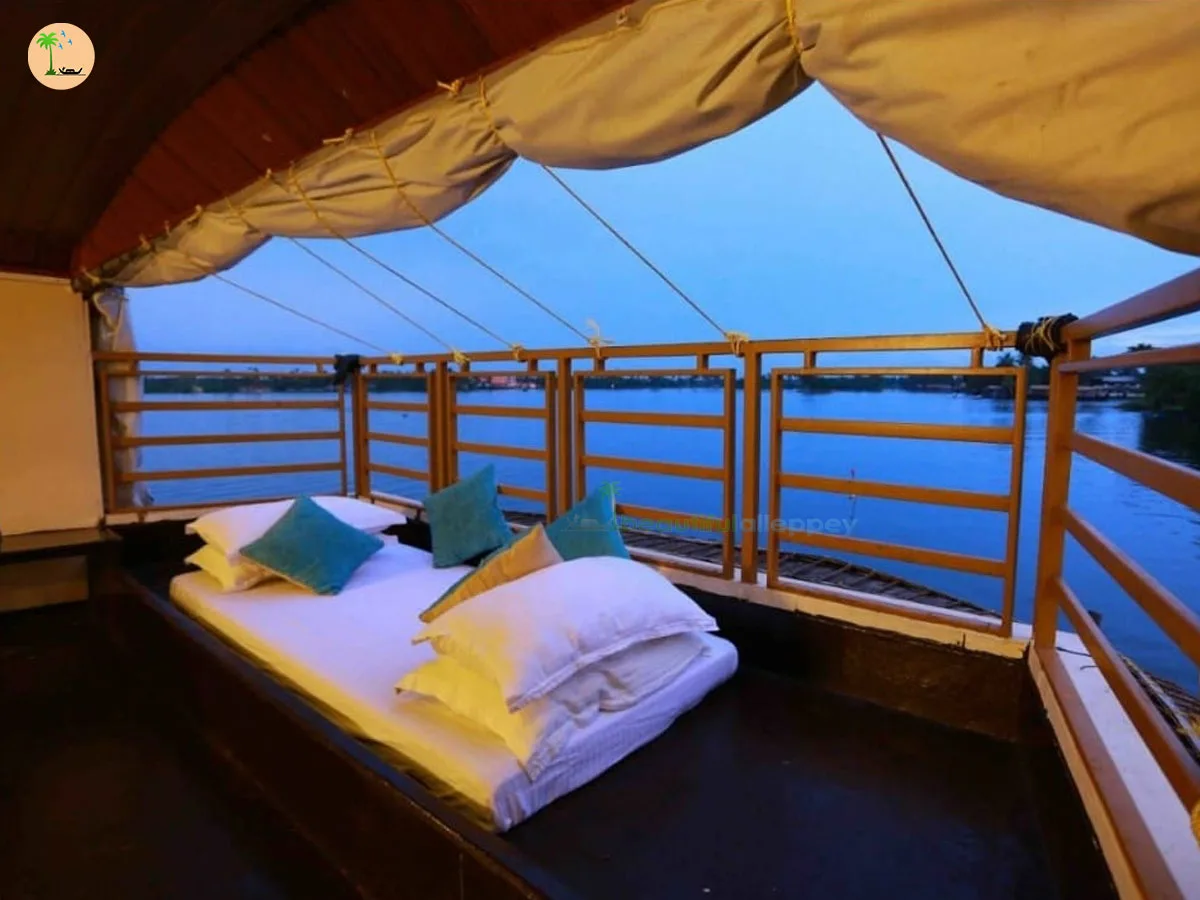 upper deck in alleppey kerala