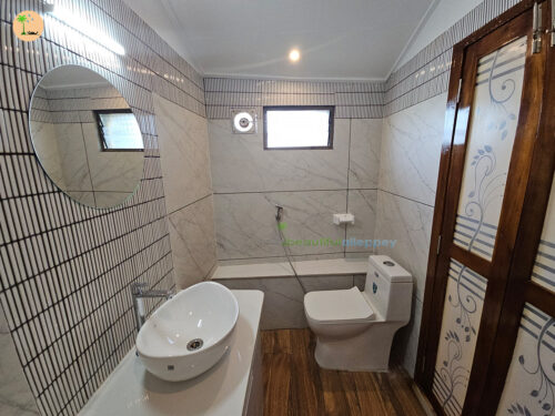 boathoom in alleppey houseboat