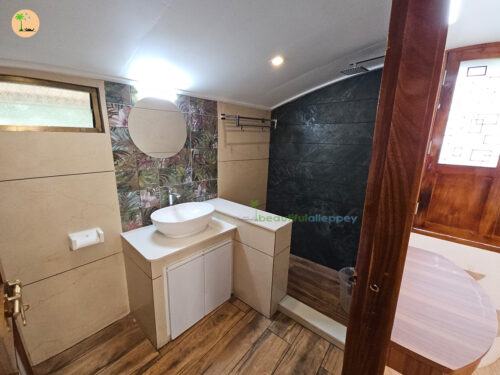 bathroom in kerala houseboat
