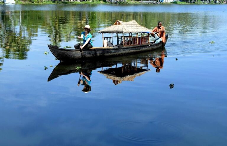 Canoe or Shikara Boat Rides in Alleppey backwater