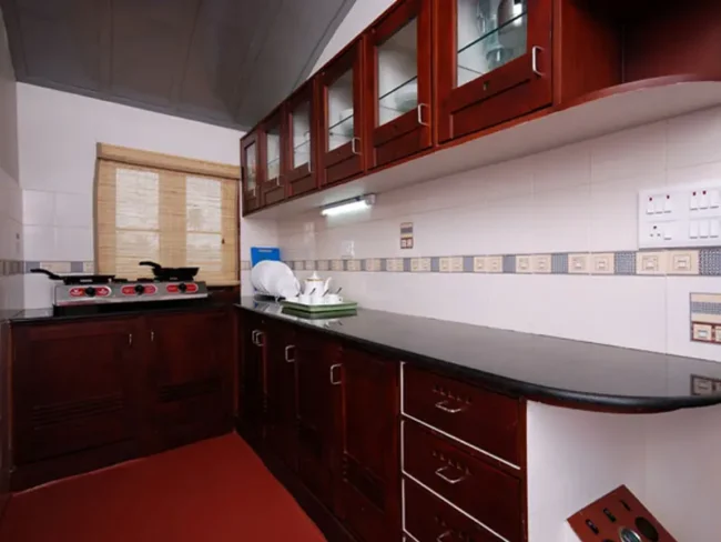 kitchen in alleppey houseboat for preparing food onboard