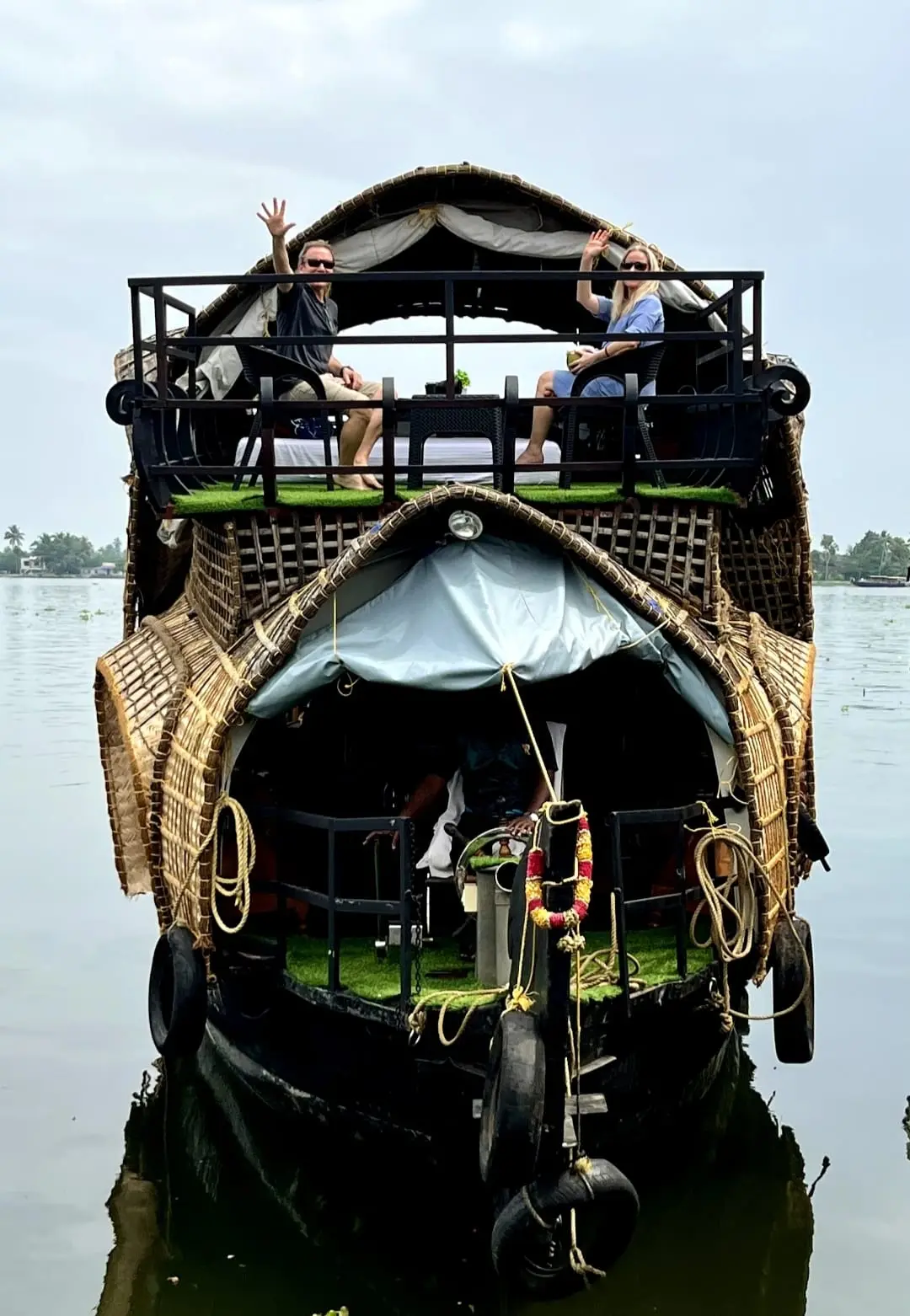 traditional style 1 bedroom private deluse houseboat in alleppey kerala