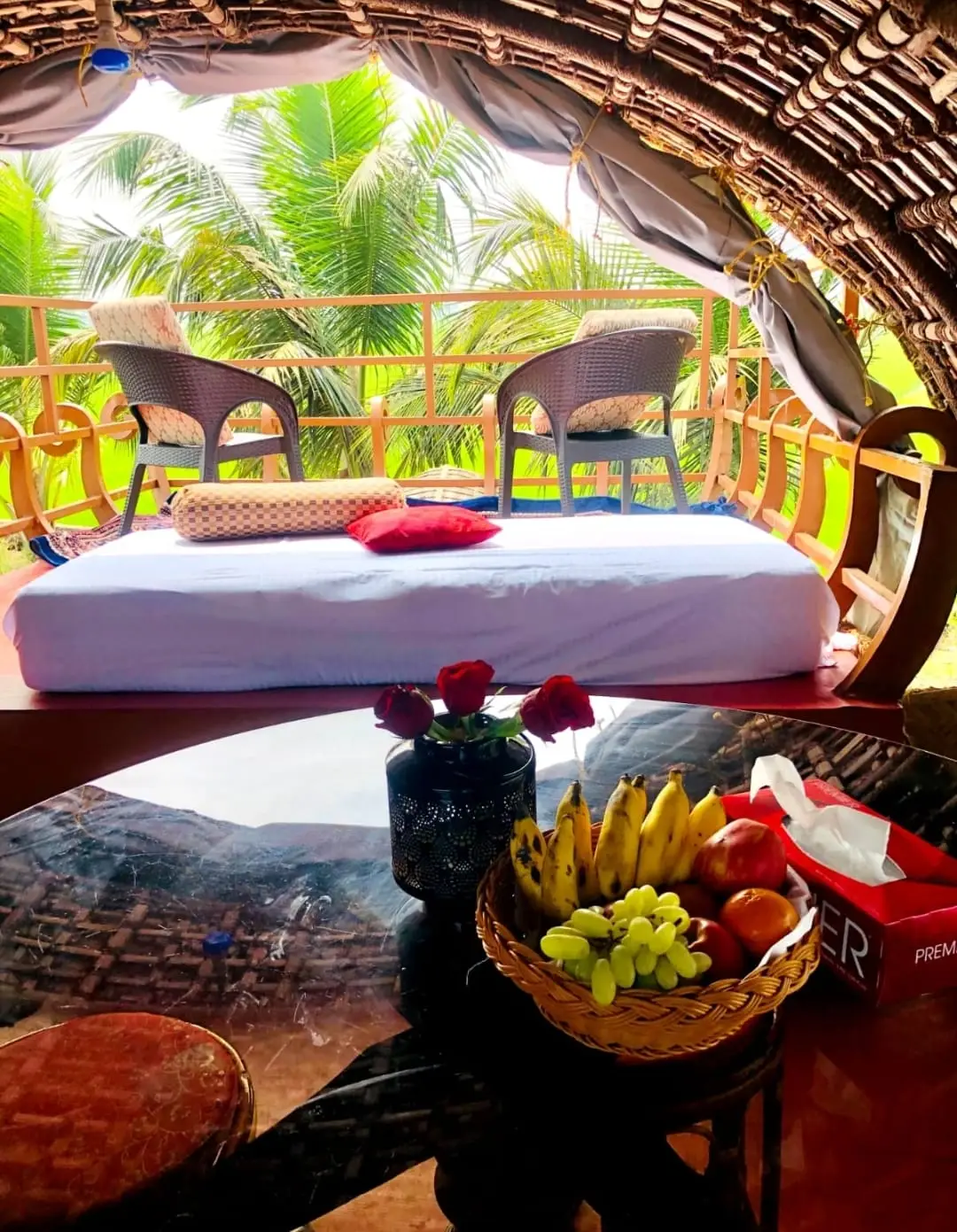 Traditional houseboat in alleppey 1 Bedroom (4) 1 bedroom traditional stly houseboat with upper deck