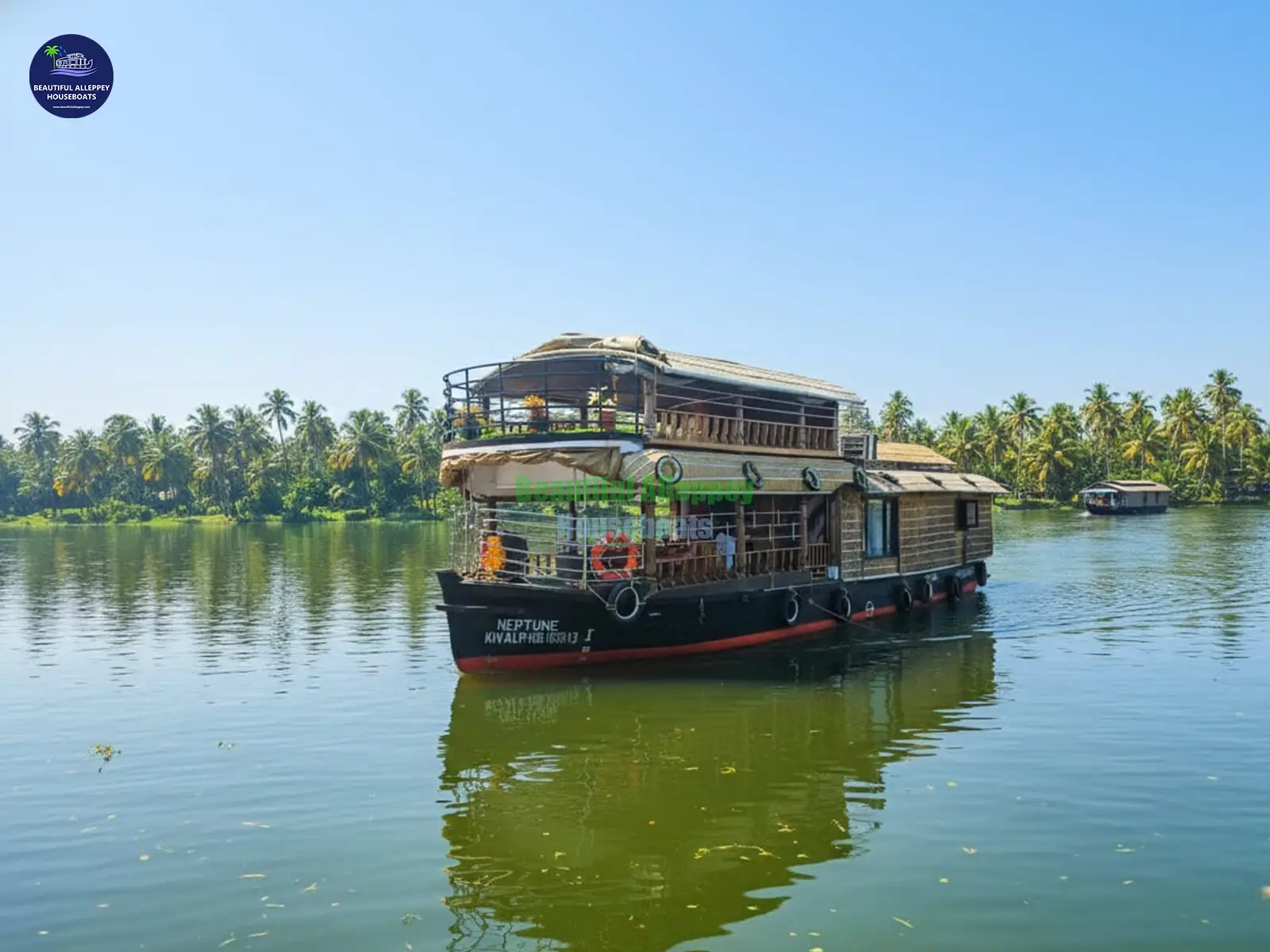 1-bedroom-houseboat-with-upper-deck