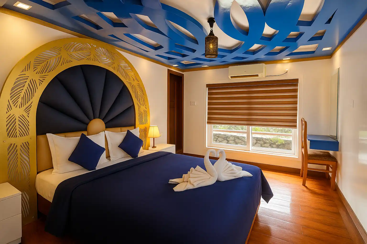 Luxury AC Bedroom with Blue Ceiling Accent – Houseboat Premium AC bedroom featuring a royal blue arched headboard and blue geometric ceiling lighting accent.