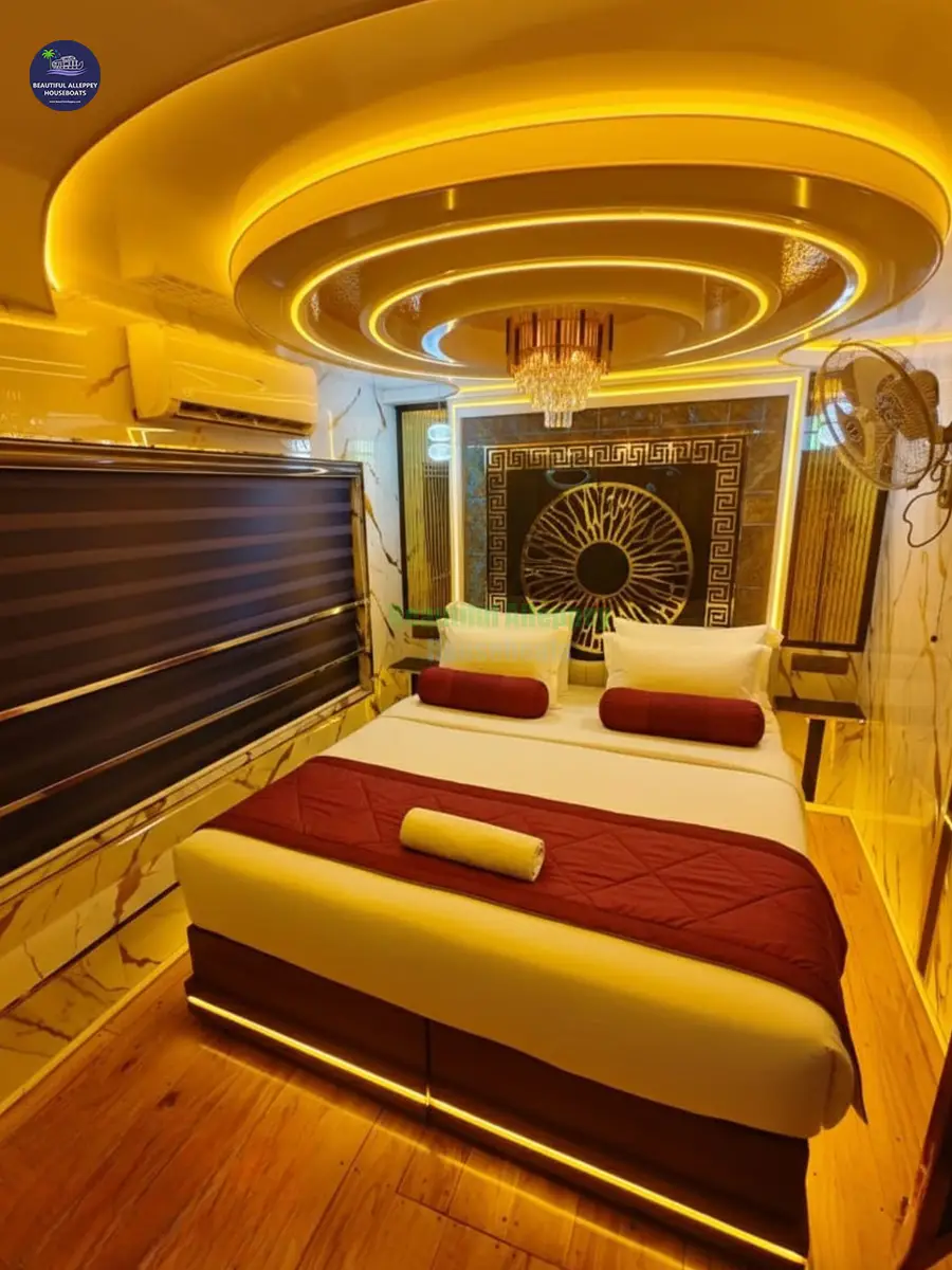 Premium-1-bedroom-houseboat-in-alleppey---Bedroom2