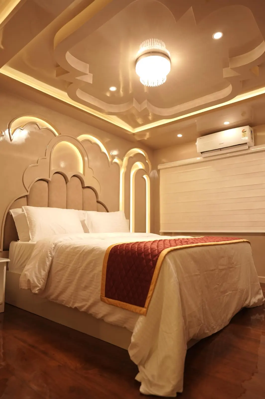 Kingster 5 Bedroom Premium Houseboat (9)
