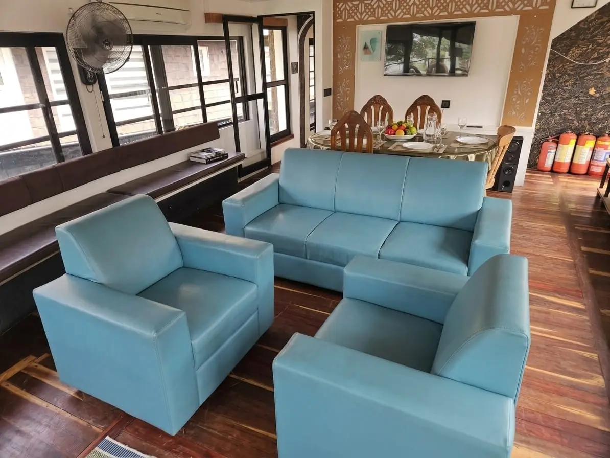 Front sitting area - 01