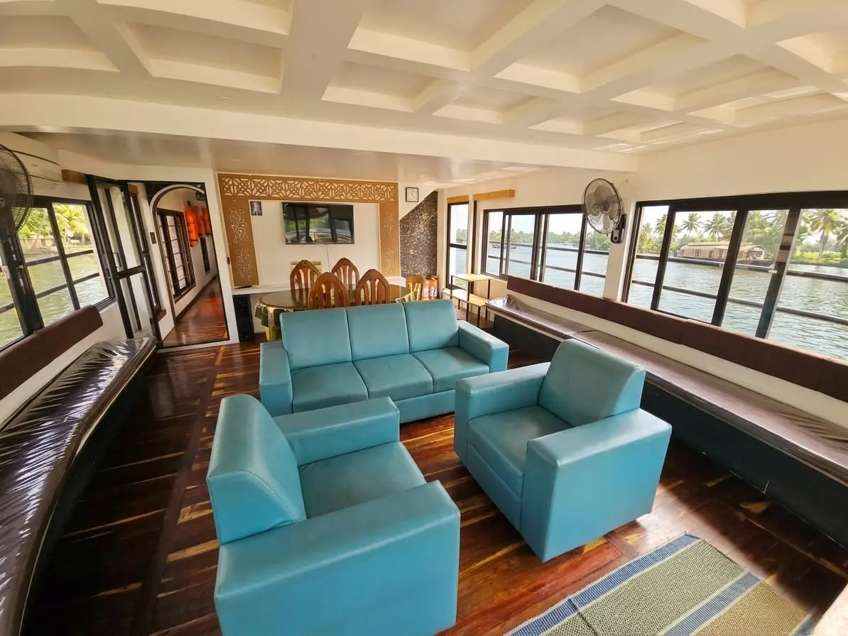 Front sitting area - 02