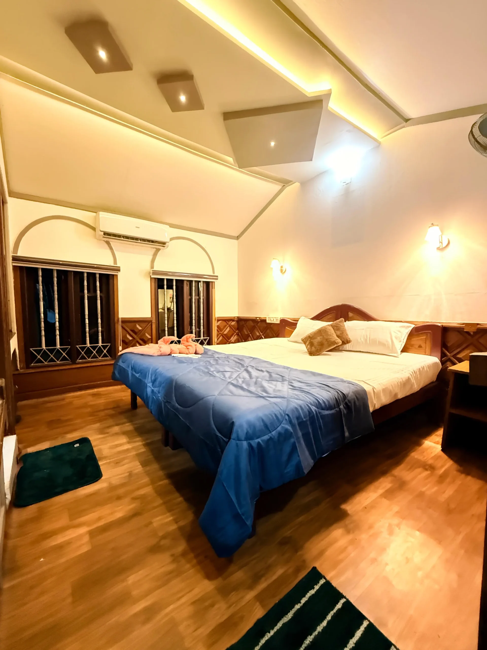 Air-conditioned master bedroom with en-suite attached bathroom aboard Mithtam two-bedroom houseboat.